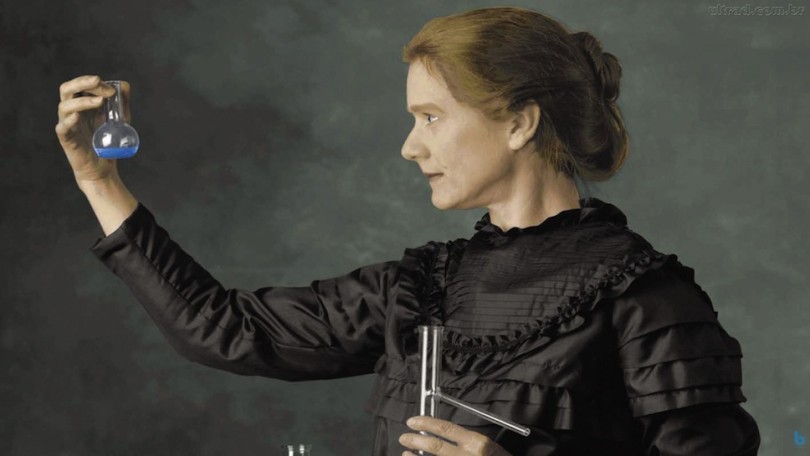 ພວກທ່ານ ຕ້ອງເຊື່ອວ່າ ພວກທ່ານມີພອນສະຫວັນໃດໜຶ່ງ ເພື່ອ ສ້າງສັນສິ່ງໃດໜຶ່ງຂື້ນມາ, ແລະ ການມີຄວາມເຊື່ອເຫຼົ່ານັ້ນ ບໍ່ວ່າຈະມີຫຍັງເກີດຂື້ນ ພວກທ່ານຈະສາມາດສຳເລັດໄດ້ ຫາກມີການເຮັດວຽກແບບບໍ່ຢຸດຢັ້ງ. ໂດຍ: Marie Curie 